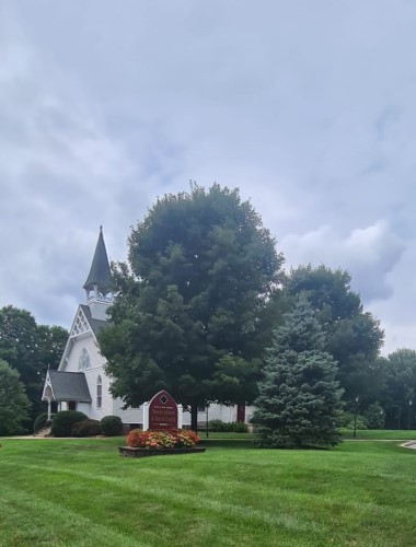 A connecticut colonial-style wooden church