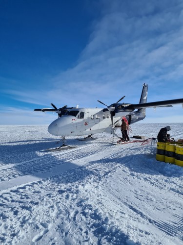 Refueling the Twin Otter