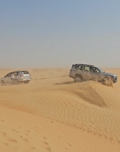 Rescuing a car in the United Arab Emirates desert